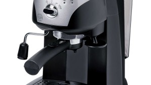 Espressor manual DeLonghi EC 220.CD, Dispozitiv spumare, Sistem cappuccino, 15 Bar, 1 l, Negru